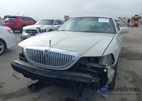 2007 Lincoln Town Car Designer Series from USA, damaged, VIN 1LNHM83W77Y604724